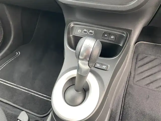 ルノー ルノー トゥインゴ インテンス 福岡県 2024(令6)年 2.2万km ブルードラジェ ・１オーナー/・クルーズコントロール/・ｃａｒｐｌａｙ／Ｂｌｕｅｔｏｏｔｈ／ＵＳＢ／ＡＵＸ/・ハーフレザーシート／シートヒーター/・ＥＴＣ/・純正１７ＡＷ/・保証書/・取扱説明書/・ハロゲンランプ/・オートライト