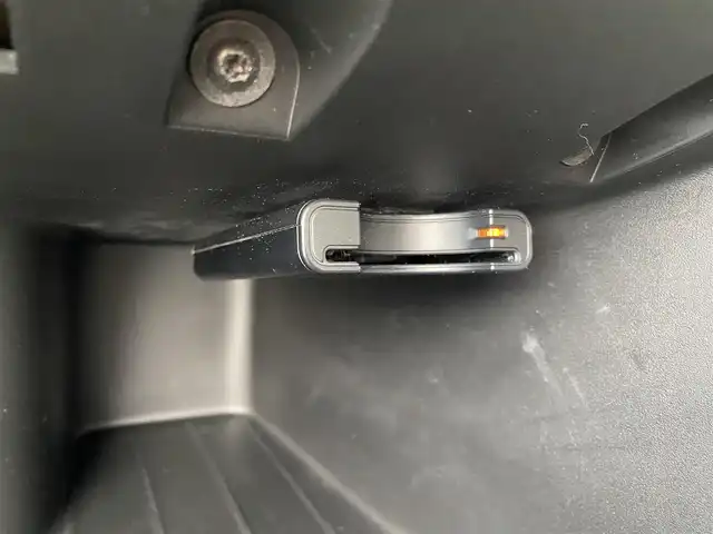 ルノー ルノー トゥインゴ インテンス 福岡県 2024(令6)年 2.2万km ブルードラジェ ・１オーナー/・クルーズコントロール/・ｃａｒｐｌａｙ／Ｂｌｕｅｔｏｏｔｈ／ＵＳＢ／ＡＵＸ/・ハーフレザーシート／シートヒーター/・ＥＴＣ/・純正１７ＡＷ/・保証書/・取扱説明書/・ハロゲンランプ/・オートライト