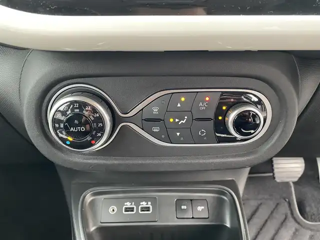 ルノー ルノー トゥインゴ インテンス 福岡県 2024(令6)年 2.2万km ブルードラジェ ・１オーナー/・クルーズコントロール/・ｃａｒｐｌａｙ／Ｂｌｕｅｔｏｏｔｈ／ＵＳＢ／ＡＵＸ/・ハーフレザーシート／シートヒーター/・ＥＴＣ/・純正１７ＡＷ/・保証書/・取扱説明書/・ハロゲンランプ/・オートライト