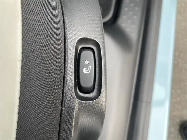 ルノー ルノー トゥインゴ インテンス 福岡県 2024(令6)年 2.2万km ブルードラジェ ・１オーナー/・クルーズコントロール/・ｃａｒｐｌａｙ／Ｂｌｕｅｔｏｏｔｈ／ＵＳＢ／ＡＵＸ/・ハーフレザーシート／シートヒーター/・ＥＴＣ/・純正１７ＡＷ/・保証書/・取扱説明書/・ハロゲンランプ/・オートライト