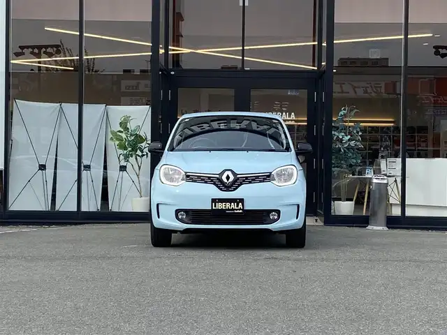 ルノー ルノー トゥインゴ インテンス 福岡県 2024(令6)年 2.2万km ブルードラジェ ・１オーナー/・クルーズコントロール/・ｃａｒｐｌａｙ／Ｂｌｕｅｔｏｏｔｈ／ＵＳＢ／ＡＵＸ/・ハーフレザーシート／シートヒーター/・ＥＴＣ/・純正１７ＡＷ/・保証書/・取扱説明書/・ハロゲンランプ/・オートライト