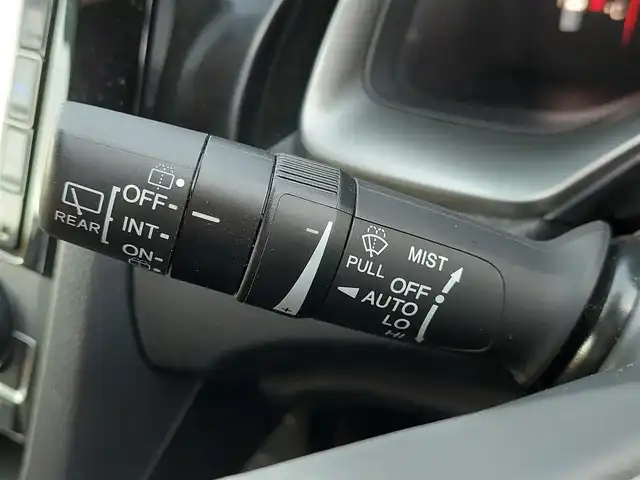 ホンダ シビック ハッチバック 東京都 2020(令2)年 4.7万km プラチナホワイトパール ホンダセンシング/・衝突軽減ブレーキ/・歩行者事故低減ステアリング/・路外免脱抑制機能/・渋滞追従機能付きアダプティンブクルーズコントロール/・車線維持支援システム/・先行車発進お知らせ機能/・標識認識機能/・オートハイビーム/ビアノブラック横1本バーフロントグリル/開口部左右ボディ同色加飾付フロントバンパー/ブラックフロントスポイラー/LEDフロントフォグランプ/ブラックサイドシルスポイラー/ブラックリアスポイラー/センターヂュアルマフラー/１８インチ純正アルミホイール/ブラックヘアラインメタルインパネ加飾/革巻きステアリングホイール/ステアリングオーディオスイッチ/マルチインフォメーションディスプレイ/オートエアコン/リアベンチレーション/リアヒーターダクト/プライムスムース（合皮）/ソフトウェーブ（ファブリック）コンビシート/シートヒーター/ステンレス製スポーツペダル/エンジンスタートボタン付きスマートキーシステム/ETC２．０/純正ナビ/フルセグTV/バックカメラ