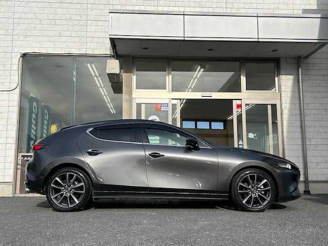 マツダ マツダ３ファストバック XD プロアクティブ 埼玉県 2021(令3)年 7万km マシーングレープレミアムM 全方位カメラ/ドライブレコーダー/ブラインドスポットモニター/オートワイパー/ヘッドアップディスプレイ/純正フロアマット/Bluetooth/レーダークルーズコントロール/ETC/アイドリングストップ/オートマチックハイビーム/純正アルミホイール/スペアキー