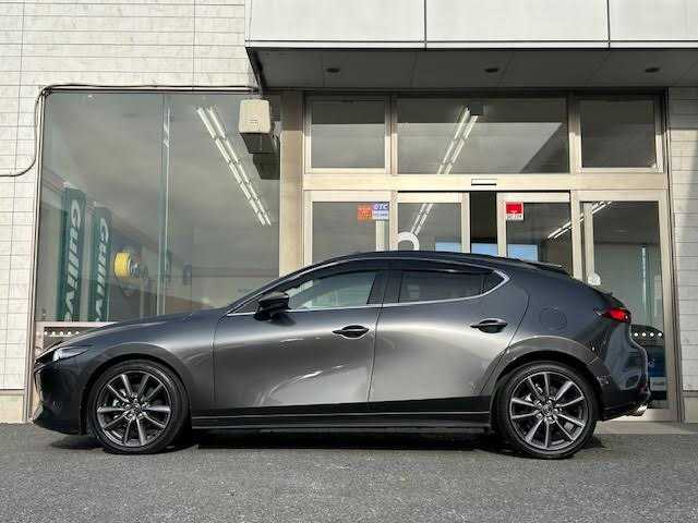 マツダ マツダ３ファストバック XD プロアクティブ 埼玉県 2021(令3)年 7万km マシーングレープレミアムM 全方位カメラ/ドライブレコーダー/ブラインドスポットモニター/オートワイパー/ヘッドアップディスプレイ/純正フロアマット/Bluetooth/レーダークルーズコントロール/ETC/アイドリングストップ/オートマチックハイビーム/純正アルミホイール/スペアキー