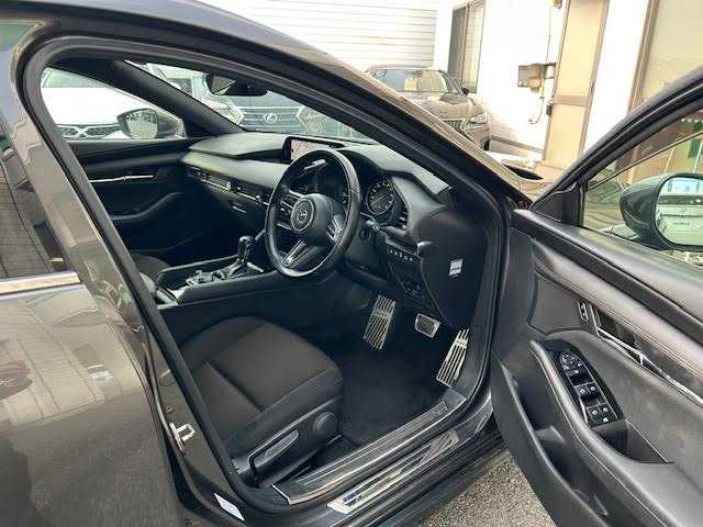 マツダ マツダ３ファストバック XD プロアクティブ 埼玉県 2021(令3)年 7万km マシーングレープレミアムM 全方位カメラ/ドライブレコーダー/ブラインドスポットモニター/オートワイパー/ヘッドアップディスプレイ/純正フロアマット/Bluetooth/レーダークルーズコントロール/ETC/アイドリングストップ/オートマチックハイビーム/純正アルミホイール/スペアキー