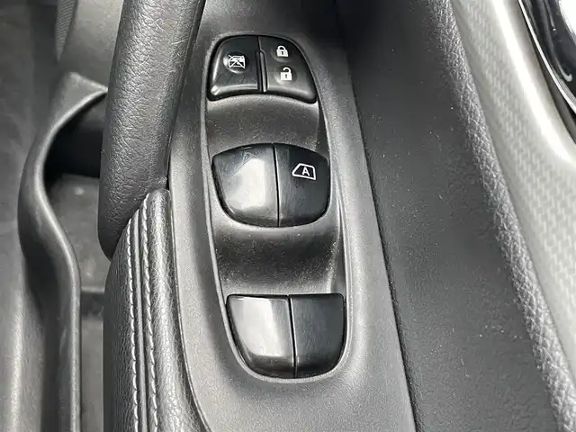 日産 エクストレイル ハイブリッド モード・プレミア オーテック30th 東京都 2017(平29)年 4.2万km ブリリアントホワイトパール 純正ナビ　/バックカメラ　/Ｂｌｕｅｔｏｏｔｈ　/ＣＤ　/サンルーフ　/シートヒーター　/電動リアゲート　/ＥＴＣ　/前後ドライブレコーダー　/ルーフレール　/衝突被害軽減システム　/横滑り防止装置　/オートライト