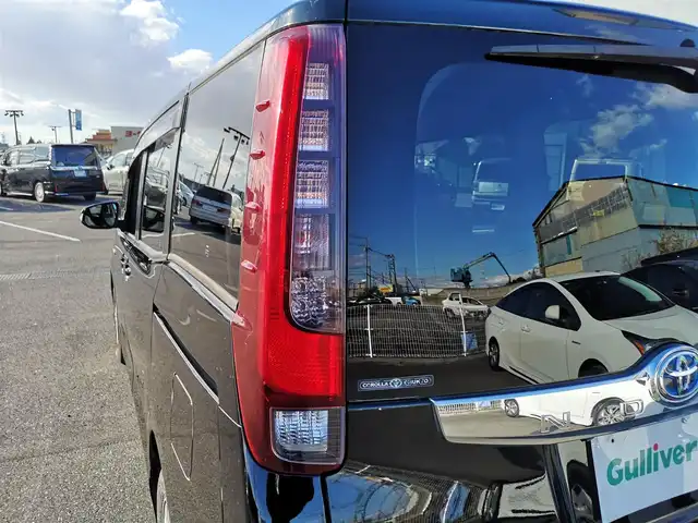 トヨタ ノア ハイブリッド X 茨城県 2014(平26)年 6.9万km ブラック 純正ナビ/【AM・FM・CD・DVD・SD・TV・DS・BT】/フリップダウンモニター/両側パワスラ/ETC/Bカメラ/前後コーナーセンサー/オートライト/LEDライト/オートエアコン/後席AAC/ステリモ/フロアマット/純正アルミホイール/電格ミラー/ウインカーミラー/ドアバイザー