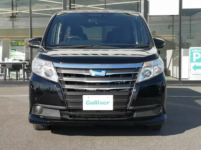 トヨタ ノア ハイブリッド X 茨城県 2014(平26)年 6.9万km ブラック 純正ナビ/【AM・FM・CD・DVD・SD・TV・DS・BT】/フリップダウンモニター/両側パワスラ/ETC/Bカメラ/前後コーナーセンサー/オートライト/LEDライト/オートエアコン/後席AAC/ステリモ/フロアマット/純正アルミホイール/電格ミラー/ウインカーミラー/ドアバイザー