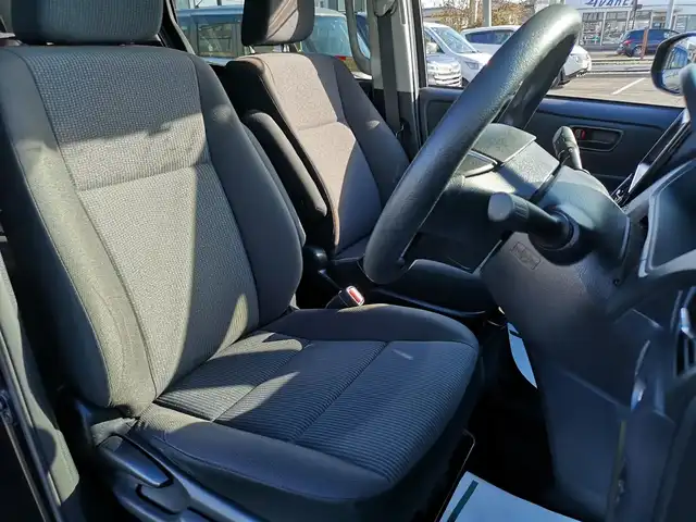 トヨタ ノア ハイブリッド X 茨城県 2014(平26)年 6.9万km ブラック 純正ナビ/【AM・FM・CD・DVD・SD・TV・DS・BT】/フリップダウンモニター/両側パワスラ/ETC/Bカメラ/前後コーナーセンサー/オートライト/LEDライト/オートエアコン/後席AAC/ステリモ/フロアマット/純正アルミホイール/電格ミラー/ウインカーミラー/ドアバイザー