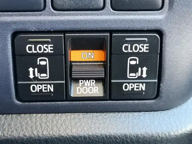 トヨタ ノア ハイブリッド X 茨城県 2014(平26)年 6.9万km ブラック 純正ナビ/【AM・FM・CD・DVD・SD・TV・DS・BT】/フリップダウンモニター/両側パワスラ/ETC/Bカメラ/前後コーナーセンサー/オートライト/LEDライト/オートエアコン/後席AAC/ステリモ/フロアマット/純正アルミホイール/電格ミラー/ウインカーミラー/ドアバイザー