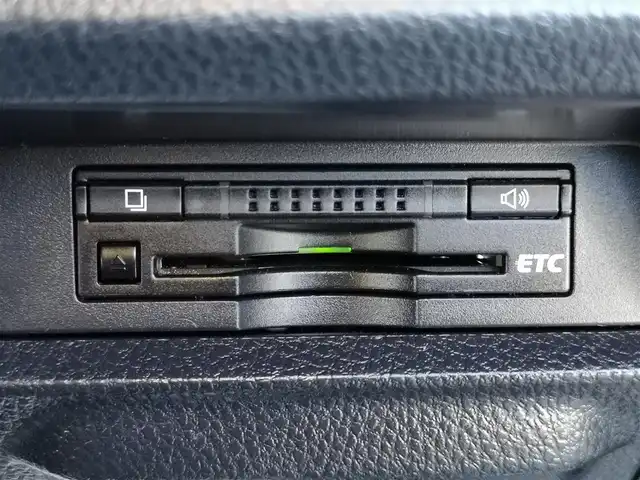 トヨタ ノア ハイブリッド X 茨城県 2014(平26)年 6.9万km ブラック 純正ナビ/【AM・FM・CD・DVD・SD・TV・DS・BT】/フリップダウンモニター/両側パワスラ/ETC/Bカメラ/前後コーナーセンサー/オートライト/LEDライト/オートエアコン/後席AAC/ステリモ/フロアマット/純正アルミホイール/電格ミラー/ウインカーミラー/ドアバイザー