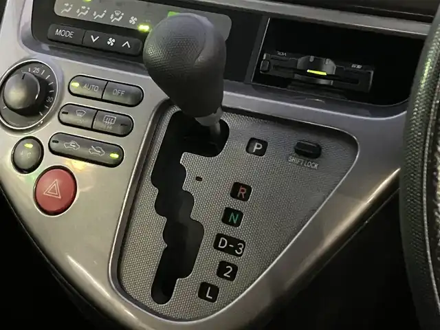 トヨタ ウィッシュ X 三重県 2005(平17)年 12.5万km スーパーホワイトⅡ ♪キーレス/♪LEDヘッドライト/♪ドライブレコーダー/♪フロアマット/♪ドアバイザー/♪プライバシーガラス/♪電格ミラー/♪ETC