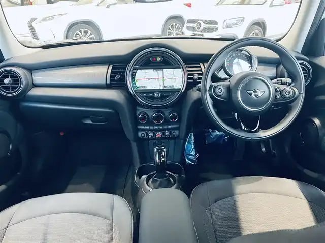 ＭＩＮＩ ミニ クーパー 大阪府 2020(令2)年 3.3万km ペッパー・ホワイト ワンオーナー/純正ＨＤＤナビ/バックカメラ/HIDヘッドライト/ディスプレイリング/純正アームレスト/リモコンキー/プッシュスタート/ETC/コーナーセンサー