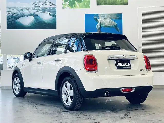ＭＩＮＩ ミニ クーパー 大阪府 2020(令2)年 3.3万km ペッパー・ホワイト ワンオーナー/純正ＨＤＤナビ/バックカメラ/HIDヘッドライト/ディスプレイリング/純正アームレスト/リモコンキー/プッシュスタート/ETC/コーナーセンサー