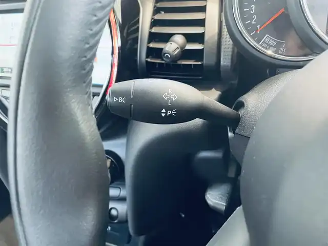 ＭＩＮＩ ミニ クーパー 大阪府 2020(令2)年 3.3万km ペッパー・ホワイト ワンオーナー/純正ＨＤＤナビ/バックカメラ/HIDヘッドライト/ディスプレイリング/純正アームレスト/リモコンキー/プッシュスタート/ETC/コーナーセンサー