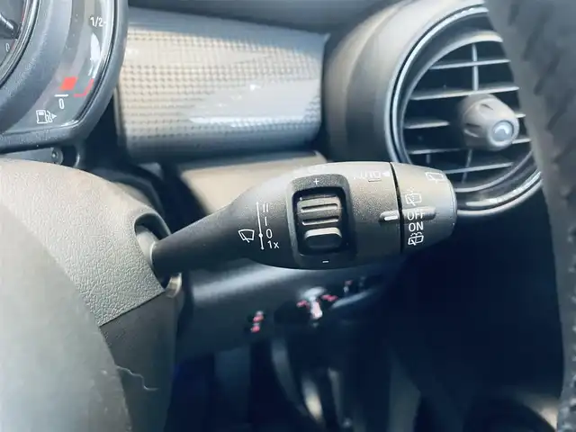 ＭＩＮＩ ミニ クーパー 大阪府 2020(令2)年 3.3万km ペッパー・ホワイト ワンオーナー/純正ＨＤＤナビ/バックカメラ/HIDヘッドライト/ディスプレイリング/純正アームレスト/リモコンキー/プッシュスタート/ETC/コーナーセンサー