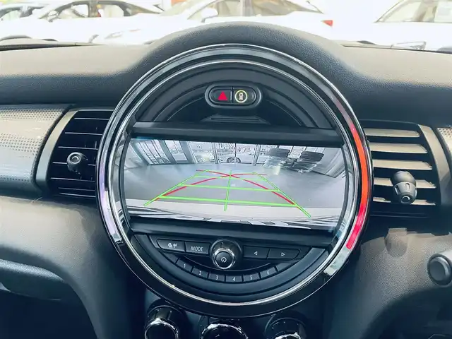 ＭＩＮＩ ミニ クーパー 大阪府 2020(令2)年 3.3万km ペッパー・ホワイト ワンオーナー/純正ＨＤＤナビ/バックカメラ/HIDヘッドライト/ディスプレイリング/純正アームレスト/リモコンキー/プッシュスタート/ETC/コーナーセンサー
