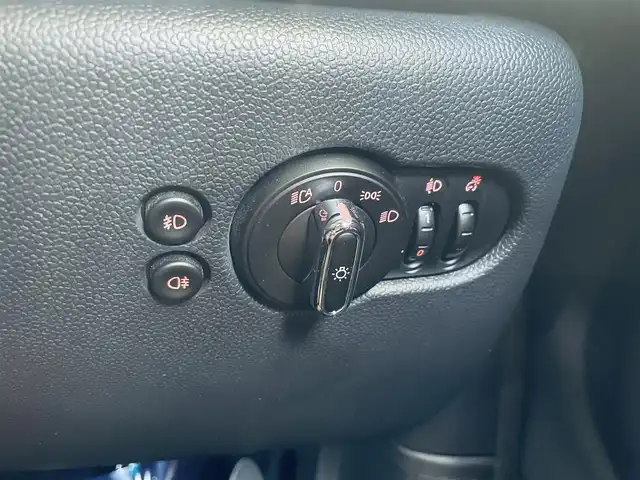 ＭＩＮＩ ミニ クーパー 大阪府 2020(令2)年 3.3万km ペッパー・ホワイト ワンオーナー/純正ＨＤＤナビ/バックカメラ/HIDヘッドライト/ディスプレイリング/純正アームレスト/リモコンキー/プッシュスタート/ETC/コーナーセンサー