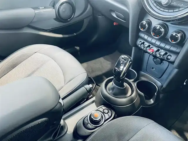 ＭＩＮＩ ミニ クーパー 大阪府 2020(令2)年 3.3万km ペッパー・ホワイト ワンオーナー/純正ＨＤＤナビ/バックカメラ/HIDヘッドライト/ディスプレイリング/純正アームレスト/リモコンキー/プッシュスタート/ETC/コーナーセンサー