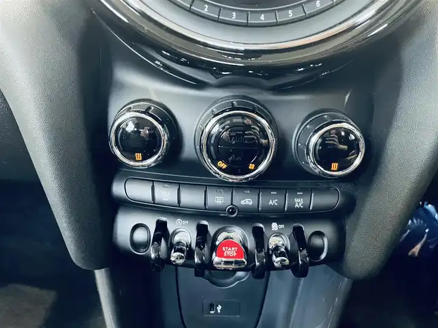 ＭＩＮＩ ミニ クーパー 大阪府 2020(令2)年 3.3万km ペッパー・ホワイト ワンオーナー/純正ＨＤＤナビ/バックカメラ/HIDヘッドライト/ディスプレイリング/純正アームレスト/リモコンキー/プッシュスタート/ETC/コーナーセンサー