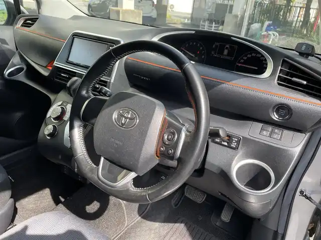 トヨタ シエンタ G 神奈川県 2018(平30)年 3.6万km シルバーM ワンオーナー/両側パワースライドドア/セーフティセンスC/・プリクラッシュセーフティシステム/・レーンディパーチャーアラート/・先行車発進告知機能/前席シートヒーター/純正SDナビ・ワンセグTV/　CD/SD/Bluetooth/バックカメラ/プッシュスタート/スマートキー×２/ビルトインETC/新車時保証書/取扱説明書