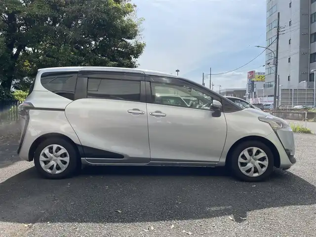 トヨタ シエンタ G 神奈川県 2018(平30)年 3.6万km シルバーM ワンオーナー/両側パワースライドドア/セーフティセンスC/・プリクラッシュセーフティシステム/・レーンディパーチャーアラート/・先行車発進告知機能/前席シートヒーター/純正SDナビ・ワンセグTV/　CD/SD/Bluetooth/バックカメラ/プッシュスタート/スマートキー×２/ビルトインETC/新車時保証書/取扱説明書