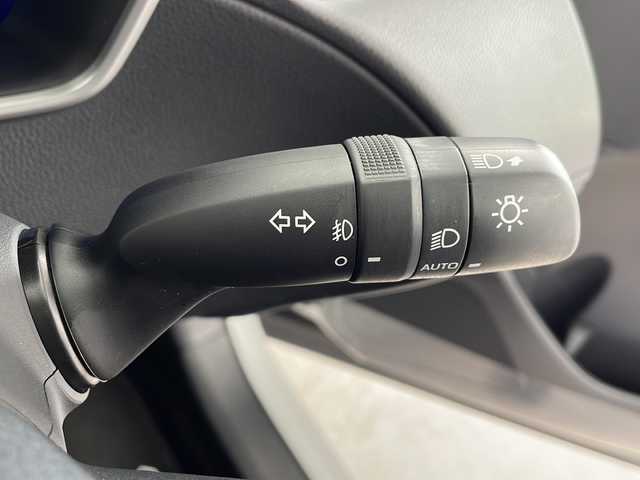 トヨタ カローラ クロス ハイブリッド Z 鹿児島県 2021(令3)年 5.3万km プラチナホワイトパールマイカ 純正ディスプレイオーディオ（ナビ機能付）/パノラミックビューモニター/ビルトインETC/前後ドライブレコーダー/ルーフレール/パワーシート/シートヒーター/電動リアゲート/AC100V/トヨタセーフティセンス/・プリクラッシュセーフティ/・レーントレーシングアシスト/・レーンディパーチャーアラート/・レーダークルーズコントロール/・アダプティブハイビームシステム/・ロードサインアシスト/・ドライバー異常時対応システム/・プロアクティブドライビングアシスト/・発進遅れ告知機能/・ブラインドスポットモニター/純正アルミホイール/純正フロアマット
