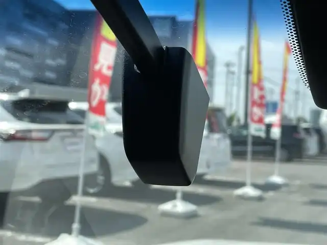 トヨタ クラウン ハイブリッド RS 千葉県 2018(平30)年 7.8万km ホワイトパールクリスタルシャイン レザーシートパッケージ/黒レザーシート/純正メーカーオプションナビ/・CD/DVD/MSV/Bluetooth/フルセグ/バックカメラ/前席パワーシート/前席シートヒーター/前席シートベンチレーション/トヨタセーフティーセンス/・プリクラッシュセーフティー/・レーンディパーチャーアラート/・パーキングサポートブレーキ/・リヤクロストラフィックアラート/・ロードサインアシスト/・ブラインドスポットモニター/・アダプティブクルーズコントロール/スマートキー/前後コーナーセンサー/パドルシフト/純正LEDヘッドライト/フォグランプ/純正18インチアルミホイール/本革巻きステアリング/純正ドライブレコーダー/ビルトインETC2.0/リアスポイラー/ドアバイザー/サイド＆カーテンエアバッグ/新車時保証書＆取扱説明書