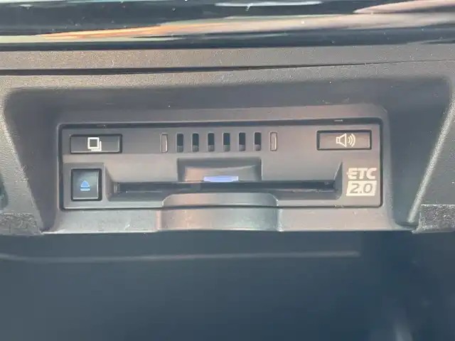 トヨタ クラウン ハイブリッド RS 千葉県 2018(平30)年 7.8万km ホワイトパールクリスタルシャイン レザーシートパッケージ/黒レザーシート/純正メーカーオプションナビ/・CD/DVD/MSV/Bluetooth/フルセグ/バックカメラ/前席パワーシート/前席シートヒーター/前席シートベンチレーション/トヨタセーフティーセンス/・プリクラッシュセーフティー/・レーンディパーチャーアラート/・パーキングサポートブレーキ/・リヤクロストラフィックアラート/・ロードサインアシスト/・ブラインドスポットモニター/・アダプティブクルーズコントロール/スマートキー/前後コーナーセンサー/パドルシフト/純正LEDヘッドライト/フォグランプ/純正18インチアルミホイール/本革巻きステアリング/純正ドライブレコーダー/ビルトインETC2.0/リアスポイラー/ドアバイザー/サイド＆カーテンエアバッグ/新車時保証書＆取扱説明書