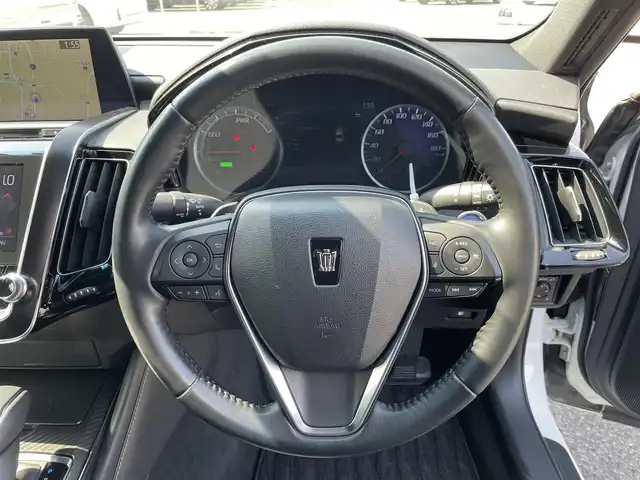 トヨタ クラウン ハイブリッド RS 千葉県 2018(平30)年 7.8万km ホワイトパールクリスタルシャイン レザーシートパッケージ/黒レザーシート/純正メーカーオプションナビ/・CD/DVD/MSV/Bluetooth/フルセグ/バックカメラ/前席パワーシート/前席シートヒーター/前席シートベンチレーション/トヨタセーフティーセンス/・プリクラッシュセーフティー/・レーンディパーチャーアラート/・パーキングサポートブレーキ/・リヤクロストラフィックアラート/・ロードサインアシスト/・ブラインドスポットモニター/・アダプティブクルーズコントロール/スマートキー/前後コーナーセンサー/パドルシフト/純正LEDヘッドライト/フォグランプ/純正18インチアルミホイール/本革巻きステアリング/純正ドライブレコーダー/ビルトインETC2.0/リアスポイラー/ドアバイザー/サイド＆カーテンエアバッグ/新車時保証書＆取扱説明書