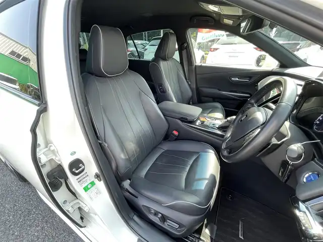 トヨタ クラウン ハイブリッド RS 千葉県 2018(平30)年 7.8万km ホワイトパールクリスタルシャイン レザーシートパッケージ/黒レザーシート/純正メーカーオプションナビ/・CD/DVD/MSV/Bluetooth/フルセグ/バックカメラ/前席パワーシート/前席シートヒーター/前席シートベンチレーション/トヨタセーフティーセンス/・プリクラッシュセーフティー/・レーンディパーチャーアラート/・パーキングサポートブレーキ/・リヤクロストラフィックアラート/・ロードサインアシスト/・ブラインドスポットモニター/・アダプティブクルーズコントロール/スマートキー/前後コーナーセンサー/パドルシフト/純正LEDヘッドライト/フォグランプ/純正18インチアルミホイール/本革巻きステアリング/純正ドライブレコーダー/ビルトインETC2.0/リアスポイラー/ドアバイザー/サイド＆カーテンエアバッグ/新車時保証書＆取扱説明書
