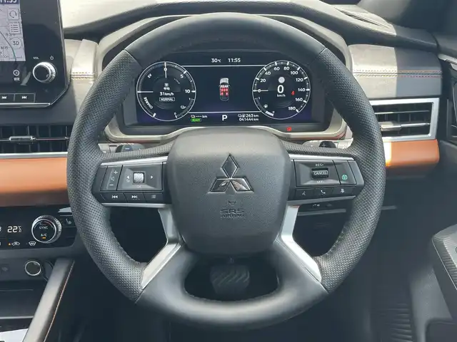 三菱 アウトランダー ＰＨＥＶ P 千葉県 2022(令4)年 4.2万km ブラックダイヤモンド ワンオーナー/衝突軽減ブレーキ/全方位カメラ/純正１２．３インチナビ/ＢＯＳＥサウンド/置くだけ充電/パワーバックドア/黒レザーシート/シートヒーター　/ステアリングヒーター/ＬＥＤヘッドライト