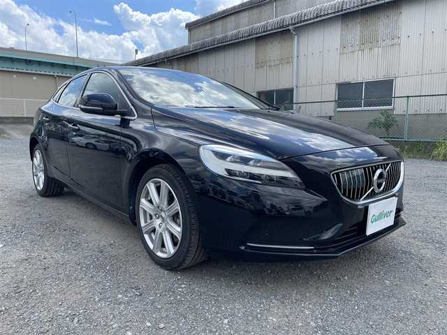 ボルボ Ｖ４０ D4 インスクリプション 福岡県 2017(平29)年 5.8万km ブラック 純正7型HDDナビ（フルセグTV/CD/DVD/BT）バックモニターレーダークルコンコーナーセンサーブラインドスポットパーキングアシストETC前後ドラレコシートヒーターハンドルヒーター純正LEDヘッドライト純正17インチアルミホイール純正フロアマットパワーシートプッシュスタートスマートキー