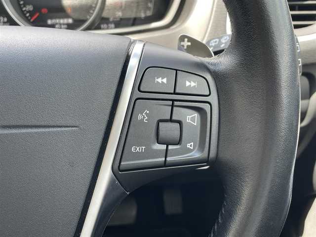 ボルボ Ｖ４０ D4 インスクリプション 福岡県 2017(平29)年 5.8万km ブラック 純正7型HDDナビ（フルセグTV/CD/DVD/BT）バックモニターレーダークルコンコーナーセンサーブラインドスポットパーキングアシストETC前後ドラレコシートヒーターハンドルヒーター純正LEDヘッドライト純正17インチアルミホイール純正フロアマットパワーシートプッシュスタートスマートキー