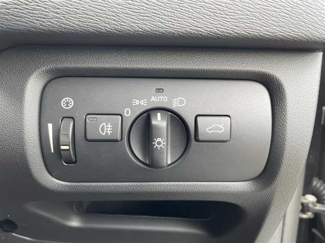 ボルボ Ｖ４０ D4 インスクリプション 福岡県 2017(平29)年 5.8万km ブラック 純正7型HDDナビ（フルセグTV/CD/DVD/BT）バックモニターレーダークルコンコーナーセンサーブラインドスポットパーキングアシストETC前後ドラレコシートヒーターハンドルヒーター純正LEDヘッドライト純正17インチアルミホイール純正フロアマットパワーシートプッシュスタートスマートキー