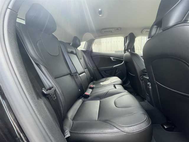ボルボ Ｖ４０ D4 インスクリプション 福岡県 2017(平29)年 5.8万km ブラック 純正7型HDDナビ（フルセグTV/CD/DVD/BT）バックモニターレーダークルコンコーナーセンサーブラインドスポットパーキングアシストETC前後ドラレコシートヒーターハンドルヒーター純正LEDヘッドライト純正17インチアルミホイール純正フロアマットパワーシートプッシュスタートスマートキー