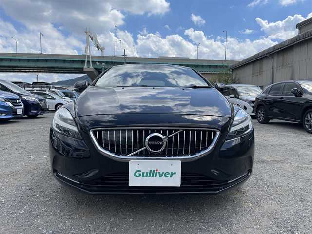 ボルボ Ｖ４０ D4 インスクリプション 福岡県 2017(平29)年 5.8万km ブラック 純正7型HDDナビ（フルセグTV/CD/DVD/BT）バックモニターレーダークルコンコーナーセンサーブラインドスポットパーキングアシストETC前後ドラレコシートヒーターハンドルヒーター純正LEDヘッドライト純正17インチアルミホイール純正フロアマットパワーシートプッシュスタートスマートキー
