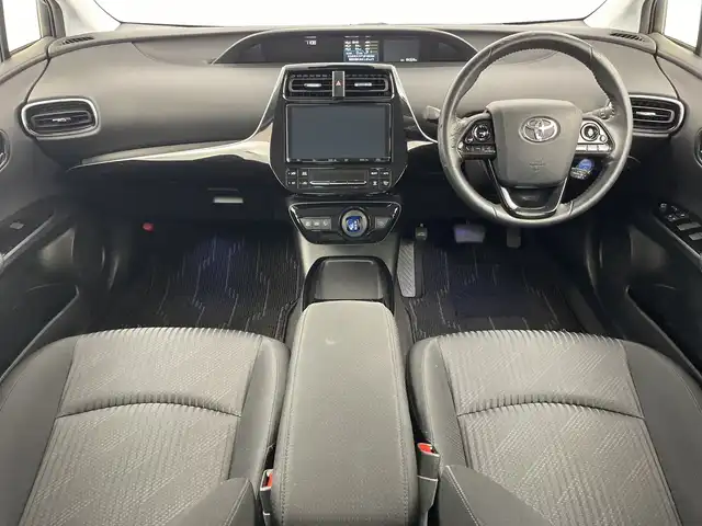 トヨタ プリウス A 新潟県 2020(令2)年 9.5万km ブルーM 純正メモリナビ【NSZT-Y68T】/　フルセグTV/Bluetooth/CD/DVD/レーダークルーズコントロール/衝突被害軽減ブレーキ/レーンキープアシスト/ブラインドスポットモニター/リヤクロストラフィックアラート/パーキングサポートブレーキ/前後コーナーセンサー/D席パワーシート/前後ドライブレコーダー/バックモニター/ビルトインETC/横滑り防止装置/ヘッドアップディスプレイ/LEDヘッドライト/オートマチックハイビーム/オートライト/ステアリングスイッチ