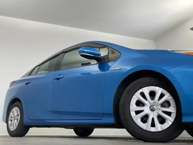 トヨタ プリウス A 新潟県 2020(令2)年 9.5万km ブルーM 純正メモリナビ【NSZT-Y68T】/　フルセグTV/Bluetooth/CD/DVD/レーダークルーズコントロール/衝突被害軽減ブレーキ/レーンキープアシスト/ブラインドスポットモニター/リヤクロストラフィックアラート/パーキングサポートブレーキ/前後コーナーセンサー/D席パワーシート/前後ドライブレコーダー/バックモニター/ビルトインETC/横滑り防止装置/ヘッドアップディスプレイ/LEDヘッドライト/オートマチックハイビーム/オートライト/ステアリングスイッチ
