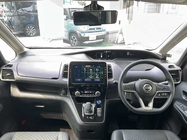 日産 セレナ e－パワー ハイウェイスター V 兵庫県 2020(令2)年 3.7万km マルーンレッド 2トーン ワンオーナー/純正メーカーSDナビ/　Bluetooth/USB/CD/iPod/HDMI/AM/FM/フルセグテレビ（走行中視聴可能）/アラウンドビューモニター/ブラインドスポットモニター/プロパイロット/ブレーキホールド/両側パワースライドドア/3列シート/アダプティブクルーズコントロール/レーンキープアシスト/前後コーナーセンサー/アンチロック・ブレーキ・システム/横滑り防止装置/盗難防止装置/衝突被害軽減システム/パワーステアリング/パワーウィンドウ/純正フロアマット/純正アルミホイール/LEDヘッドライト/スペアキー（1本）/エアバッグ（W+サイド）/記録簿/保証書/取扱説明書