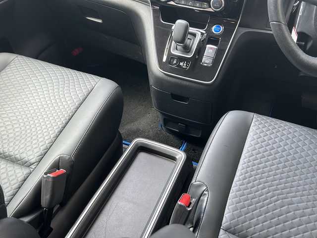 日産 セレナ e－パワー ハイウェイスター V 兵庫県 2020(令2)年 3.7万km マルーンレッド 2トーン ワンオーナー/純正メーカーSDナビ/　Bluetooth/USB/CD/iPod/HDMI/AM/FM/フルセグテレビ（走行中視聴可能）/アラウンドビューモニター/ブラインドスポットモニター/プロパイロット/ブレーキホールド/両側パワースライドドア/3列シート/アダプティブクルーズコントロール/レーンキープアシスト/前後コーナーセンサー/アンチロック・ブレーキ・システム/横滑り防止装置/盗難防止装置/衝突被害軽減システム/パワーステアリング/パワーウィンドウ/純正フロアマット/純正アルミホイール/LEDヘッドライト/スペアキー（1本）/エアバッグ（W+サイド）/記録簿/保証書/取扱説明書