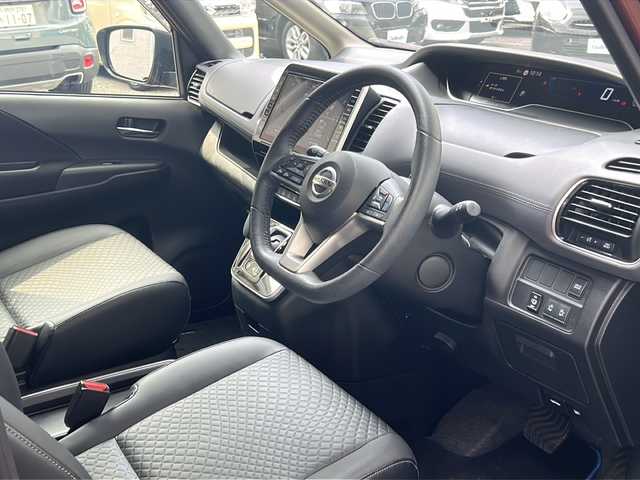 日産 セレナ e－パワー ハイウェイスター V 兵庫県 2020(令2)年 3.7万km マルーンレッド 2トーン ワンオーナー/純正メーカーSDナビ/　Bluetooth/USB/CD/iPod/HDMI/AM/FM/フルセグテレビ（走行中視聴可能）/アラウンドビューモニター/ブラインドスポットモニター/プロパイロット/ブレーキホールド/両側パワースライドドア/3列シート/アダプティブクルーズコントロール/レーンキープアシスト/前後コーナーセンサー/アンチロック・ブレーキ・システム/横滑り防止装置/盗難防止装置/衝突被害軽減システム/パワーステアリング/パワーウィンドウ/純正フロアマット/純正アルミホイール/LEDヘッドライト/スペアキー（1本）/エアバッグ（W+サイド）/記録簿/保証書/取扱説明書
