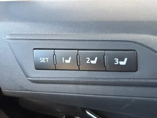 トヨタ アルファード S Cパッケージ 愛知県 2021(令3)年 5万km ホワイトパールクリスタルシャイン ワンオーナー/純正ナビ(フルセグ/BT/USB/DVD/CD/AM/FM)/純正フリップダウンモニター/ETC2.0/前後ドライブレコーダー/バックカメラ/両側パワースライドドア/電動リアゲート/オットマン/三列シート/パワーシート/シートヒーター/シートクーラー/レザーシート/チップアップシート/純正フロアマット/アクティブクルーズコントロール/ABS/横滑り防止装置/レーンキープアシスト/盗難防止装置/衝突被害軽減システム/オートライト/オートマチックハイビーム/パワーステアリング/パワーウィンドウ/ハンドルヒーター/電動格納式ミラー/ドアバイザー/フォグランプ/純正アルミホイール/保証書/取扱説明書/スマートキー/スペアキー