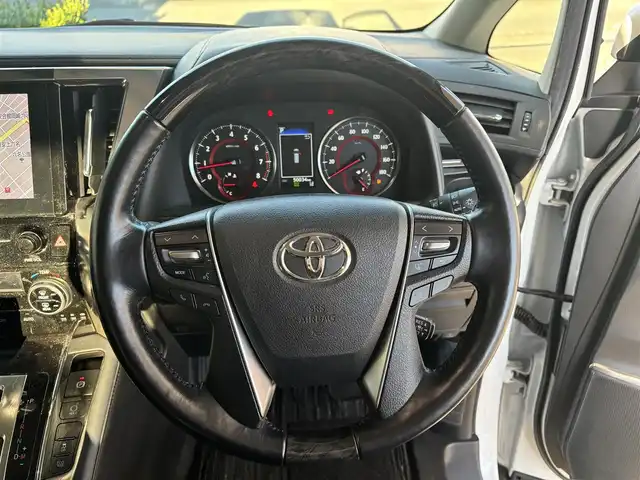 トヨタ アルファード S Cパッケージ 愛知県 2021(令3)年 5万km ホワイトパールクリスタルシャイン ワンオーナー/純正ナビ(フルセグ/BT/USB/DVD/CD/AM/FM)/純正フリップダウンモニター/ETC2.0/前後ドライブレコーダー/バックカメラ/両側パワースライドドア/電動リアゲート/オットマン/三列シート/パワーシート/シートヒーター/シートクーラー/レザーシート/チップアップシート/純正フロアマット/アクティブクルーズコントロール/ABS/横滑り防止装置/レーンキープアシスト/盗難防止装置/衝突被害軽減システム/オートライト/オートマチックハイビーム/パワーステアリング/パワーウィンドウ/ハンドルヒーター/電動格納式ミラー/ドアバイザー/フォグランプ/純正アルミホイール/保証書/取扱説明書/スマートキー/スペアキー