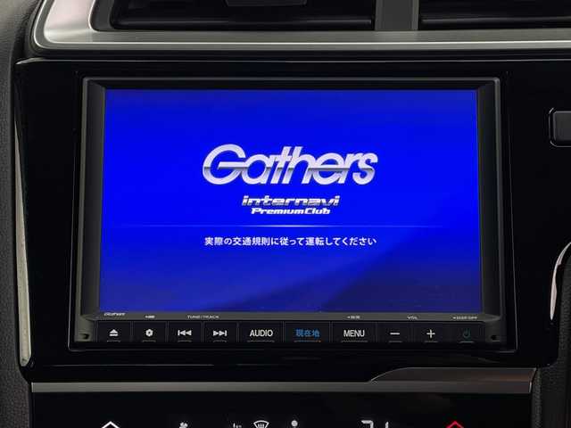 ホンダ フィット 13G L ホンダセンシング 新潟県 2019(平31)年 1.6万km プラチナホワイトパール ホンダセンシング/純正8インチSDナビ/　CD/DVD/Bluetooth/フルセグTV/バックカメラ/レーダークルーズコントロール/LEDヘッドライト/LEDフォグランプ/電格ミラー/ウィンカーミラー/ドラレコ/スマートキー/ビルトインETC