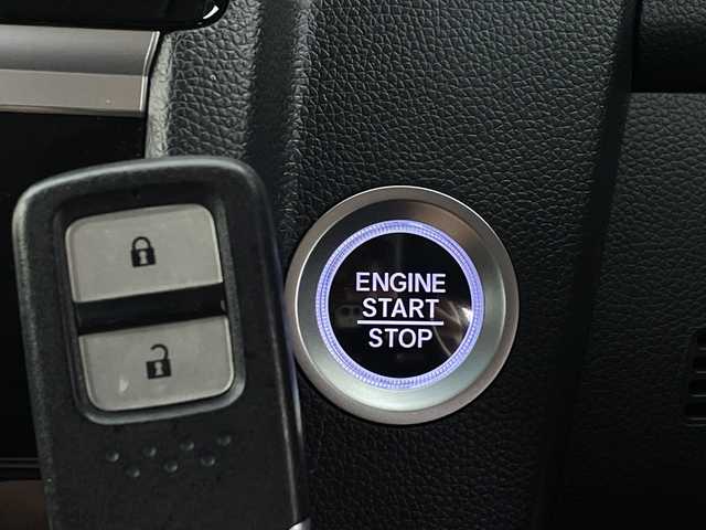 ホンダ フィット 13G L ホンダセンシング 新潟県 2019(平31)年 1.6万km プラチナホワイトパール ホンダセンシング/純正8インチSDナビ/　CD/DVD/Bluetooth/フルセグTV/バックカメラ/レーダークルーズコントロール/LEDヘッドライト/LEDフォグランプ/電格ミラー/ウィンカーミラー/ドラレコ/スマートキー/ビルトインETC