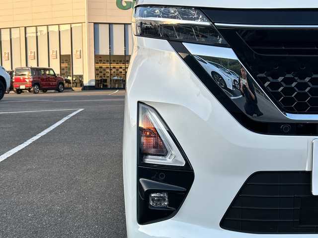 日産 ルークス ハイウェイスター Gターボ 佐賀県 2021(令3)年 5.7万km ホワイトパール/チタニウムグレー 2トーン 純正9インチナビゲーション/アラウンドビューモニター/前方ドライブレコーダー/片側パワースライドドア/左側ハンズフリースライドドア/車線逸脱警報/エマージェンシーブレーキ/LEDヘッドライト/フォグランプ/ヘッドライトレベライザー/純正15インチアルミホイール