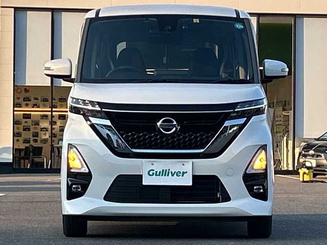 日産 ルークス ハイウェイスター Gターボ 佐賀県 2021(令3)年 5.7万km ホワイトパール/チタニウムグレー 2トーン 純正9インチナビゲーション/アラウンドビューモニター/前方ドライブレコーダー/片側パワースライドドア/左側ハンズフリースライドドア/車線逸脱警報/エマージェンシーブレーキ/LEDヘッドライト/フォグランプ/ヘッドライトレベライザー/純正15インチアルミホイール
