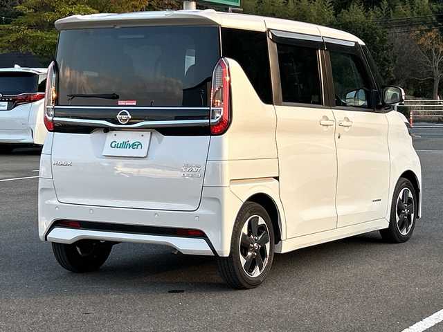 日産 ルークス ハイウェイスター Gターボ 佐賀県 2021(令3)年 5.7万km ホワイトパール/チタニウムグレー 2トーン 純正9インチナビゲーション/アラウンドビューモニター/前方ドライブレコーダー/片側パワースライドドア/左側ハンズフリースライドドア/車線逸脱警報/エマージェンシーブレーキ/LEDヘッドライト/フォグランプ/ヘッドライトレベライザー/純正15インチアルミホイール