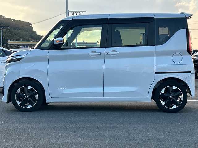 日産 ルークス ハイウェイスター Gターボ 佐賀県 2021(令3)年 5.7万km ホワイトパール/チタニウムグレー 2トーン 純正9インチナビゲーション/アラウンドビューモニター/前方ドライブレコーダー/片側パワースライドドア/左側ハンズフリースライドドア/車線逸脱警報/エマージェンシーブレーキ/LEDヘッドライト/フォグランプ/ヘッドライトレベライザー/純正15インチアルミホイール